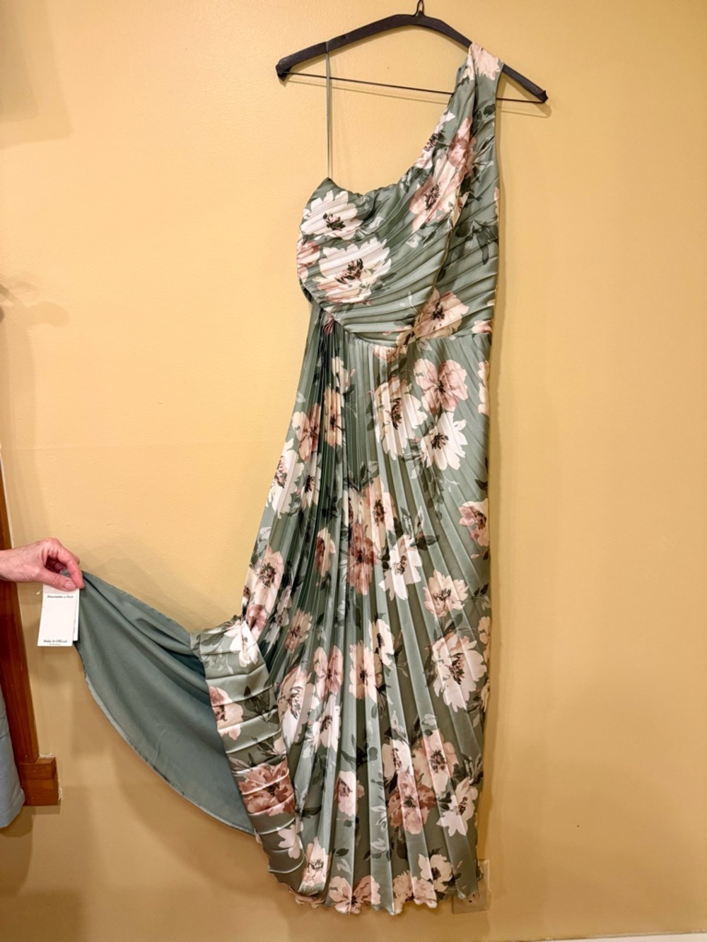 NWT Abercrombie & Fitch One-Shoulder Floral Pleated Maxi Dress - Sage Green - Picture 3 of 4